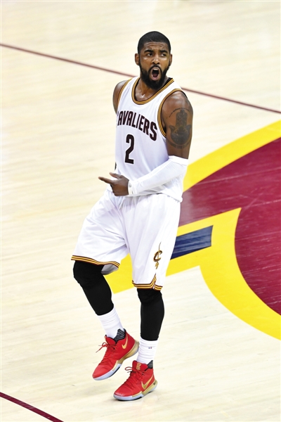 观众翘首以 观众翘首以