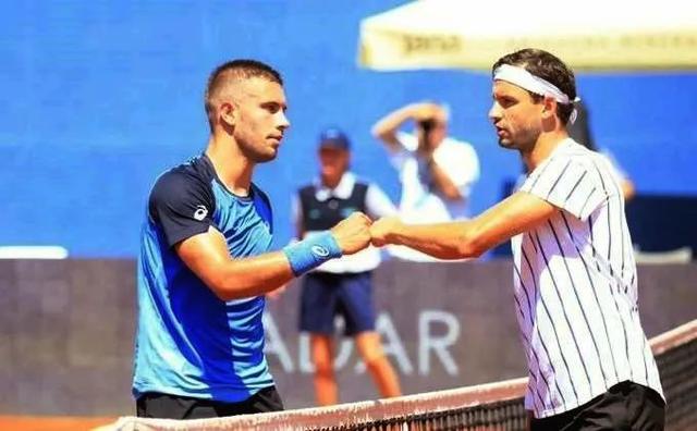 字母哥37分萨格斯32+9 雄鹿险胜魔术晋级四强.